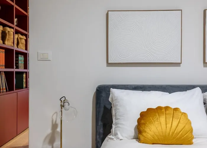 Urban Chic 2 Bedroom Vatican Escape *