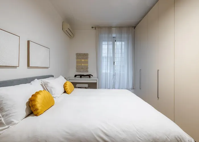 Urban Chic 2 Bedroom Vatican Escape *
